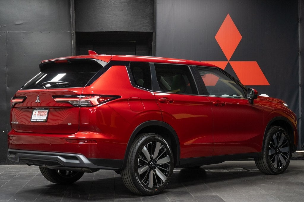 2025 Mitsubishi Outlander SE