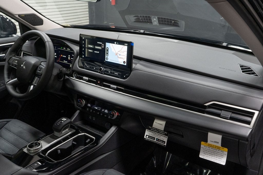 2025 Mitsubishi Outlander SE