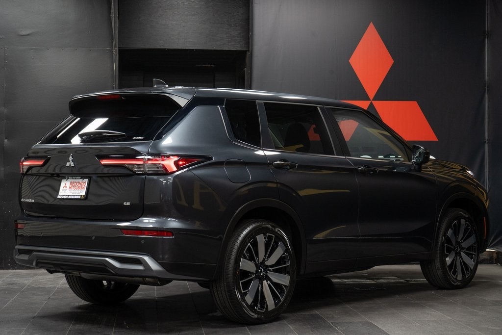 2025 Mitsubishi Outlander SE