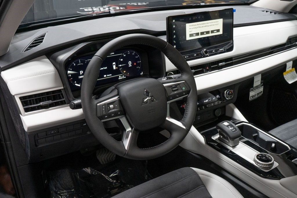 2025 Mitsubishi Outlander SE