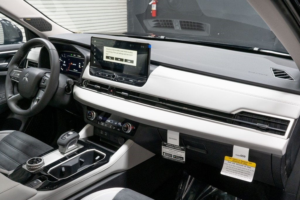 2025 Mitsubishi Outlander SE