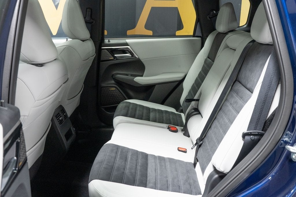 2026 Mitsubishi Outlander SE