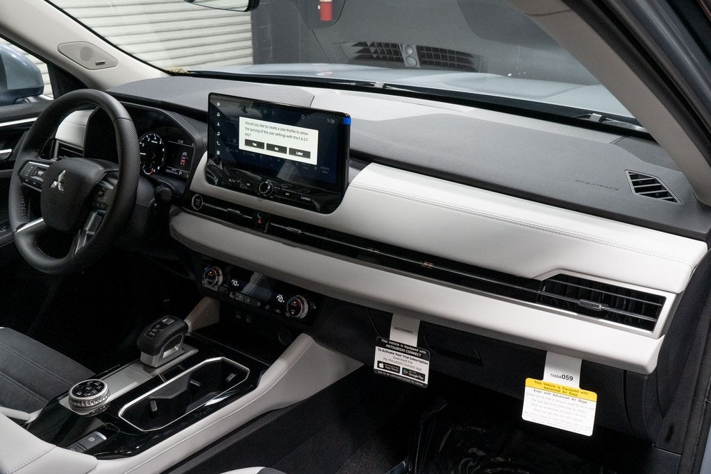 2026 Mitsubishi Outlander SE