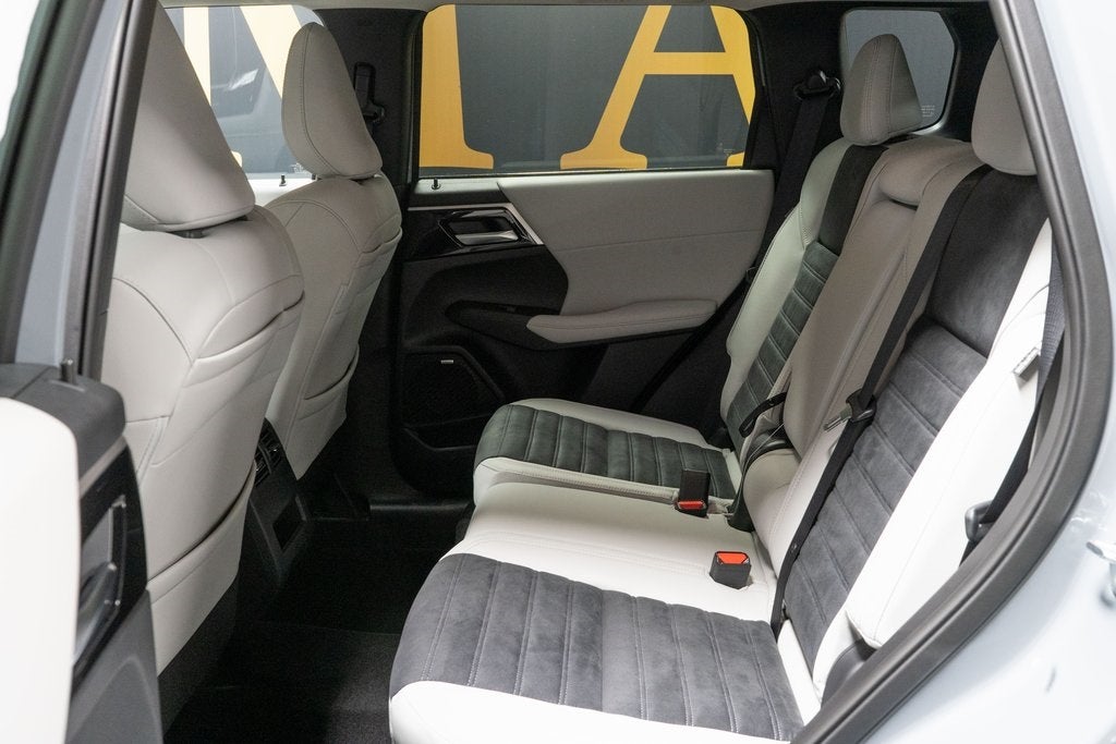 2026 Mitsubishi Outlander SE