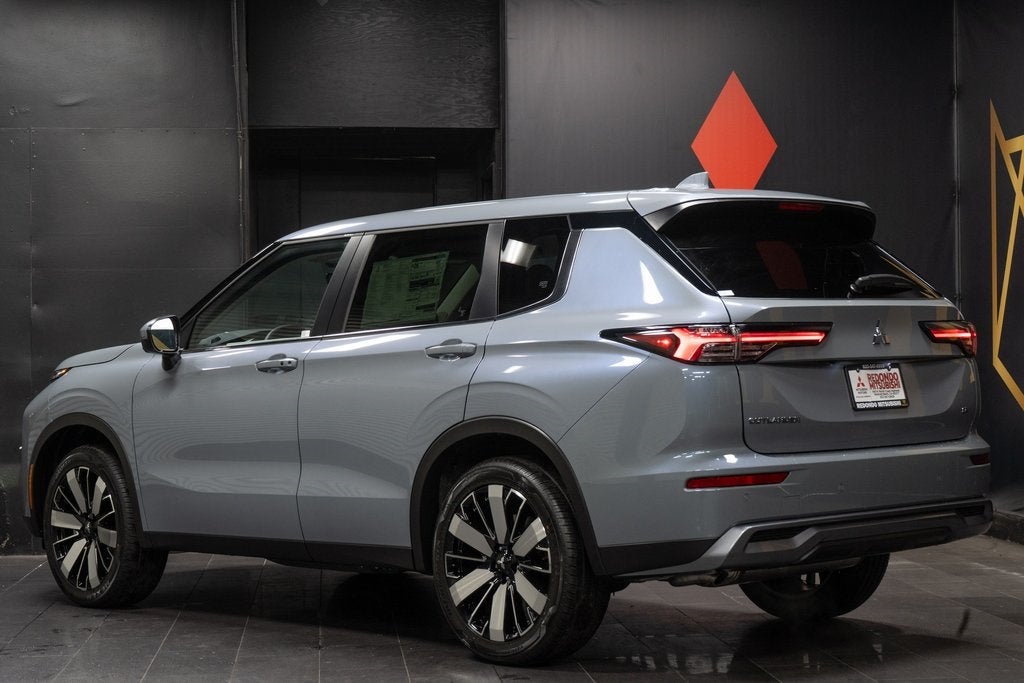 2026 Mitsubishi Outlander SE