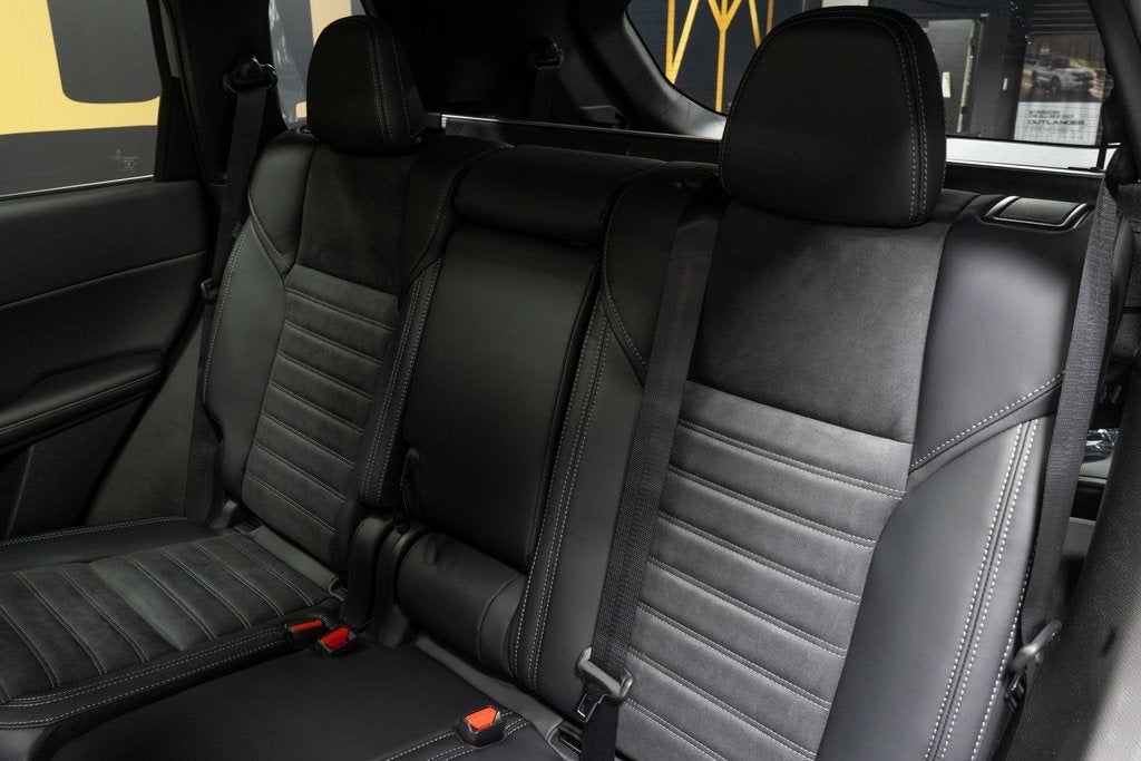 2026 Mitsubishi Outlander SE