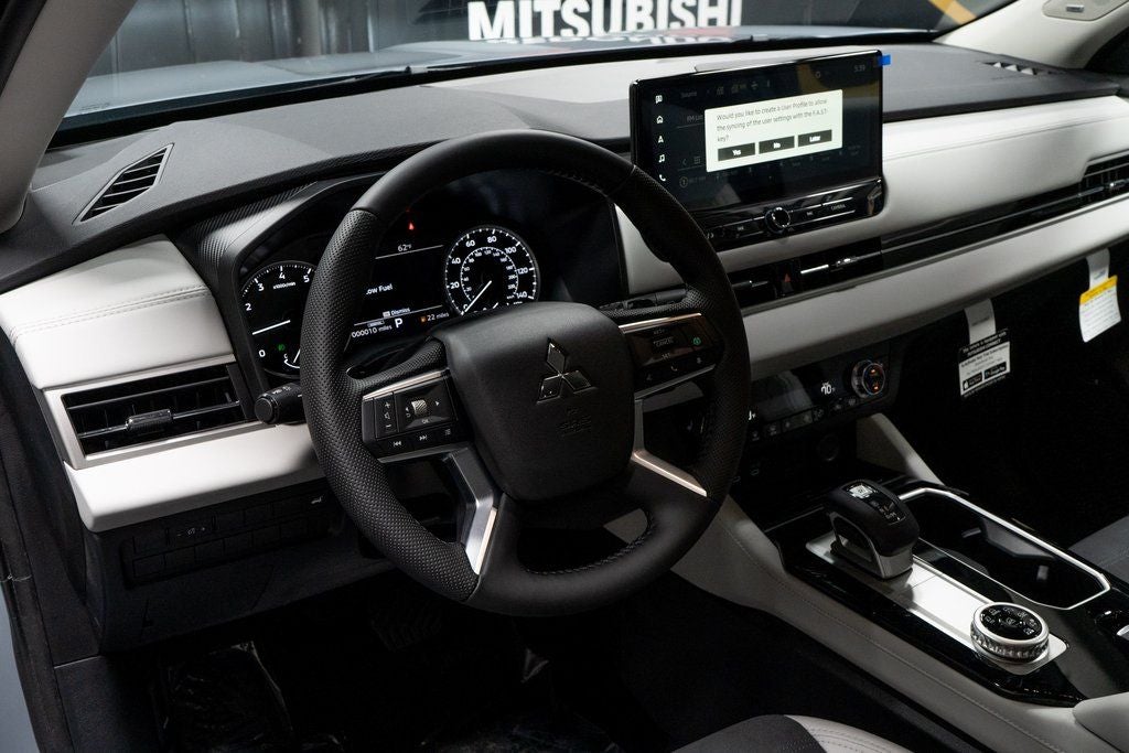 2026 Mitsubishi Outlander SE