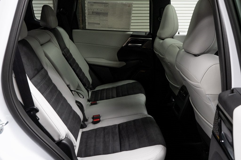 2026 Mitsubishi Outlander SE