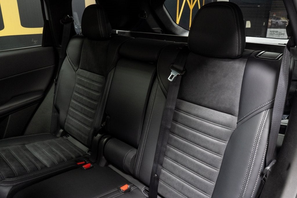 2026 Mitsubishi Outlander SE