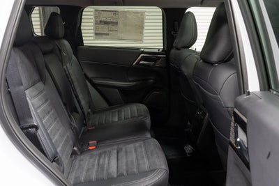 2026 Mitsubishi Outlander SE