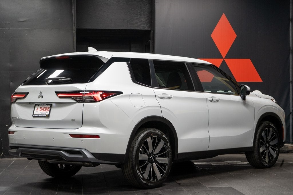 2026 Mitsubishi Outlander SE
