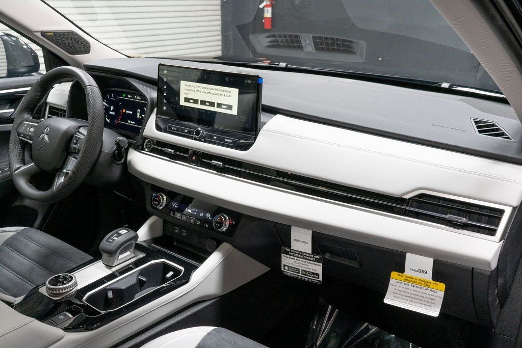 2025 Mitsubishi Outlander SE