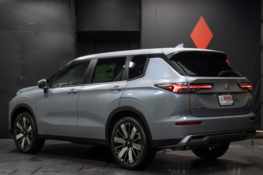 2025 Mitsubishi Outlander SE