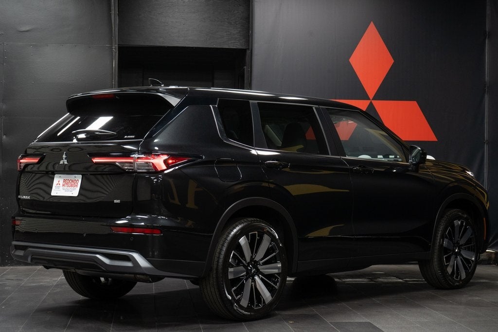 2025 Mitsubishi Outlander SE