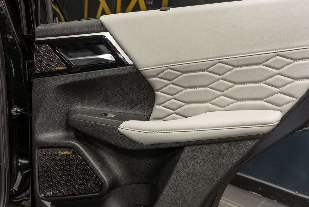 2025 Mitsubishi Outlander Platinum Edition