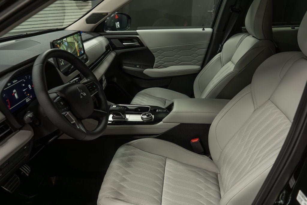 2025 Mitsubishi Outlander Platinum Edition