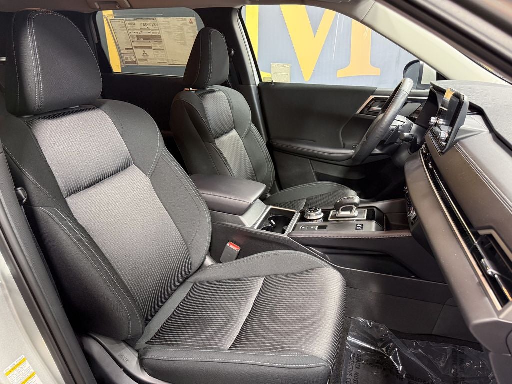 2025 Mitsubishi Outlander PHEV ES