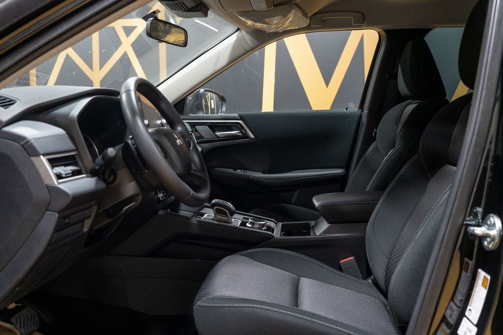 2025 Mitsubishi Outlander PHEV ES