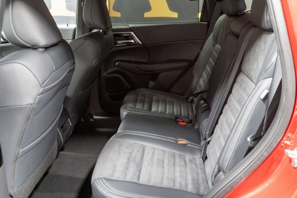 2025 Mitsubishi Outlander PHEV SE