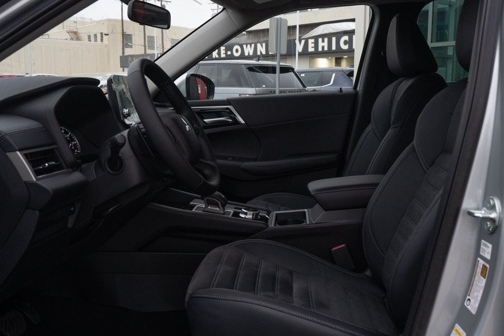 2025 Mitsubishi Outlander PHEV SE