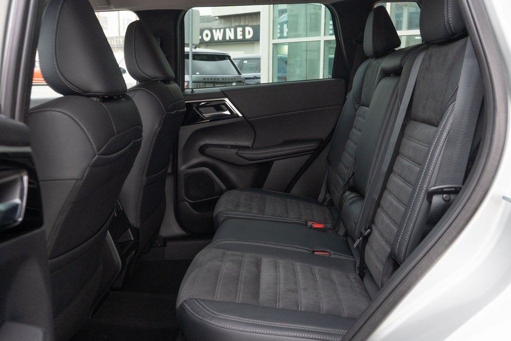 2025 Mitsubishi Outlander PHEV SE