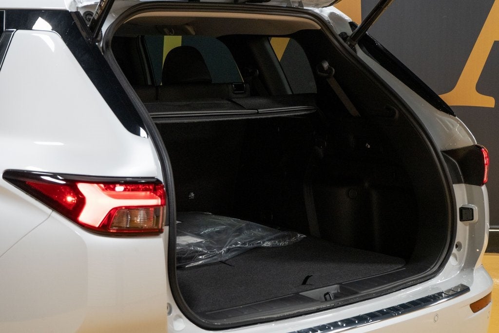 2025 Mitsubishi Outlander PHEV SE