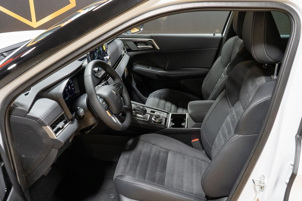 2025 Mitsubishi Outlander PHEV SE