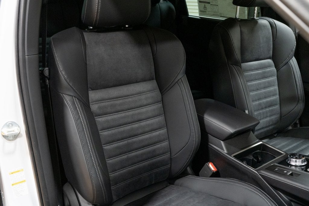 2025 Mitsubishi Outlander PHEV SE