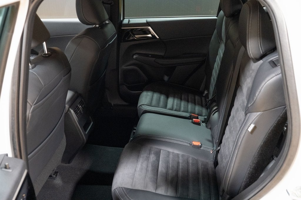 2025 Mitsubishi Outlander PHEV SE