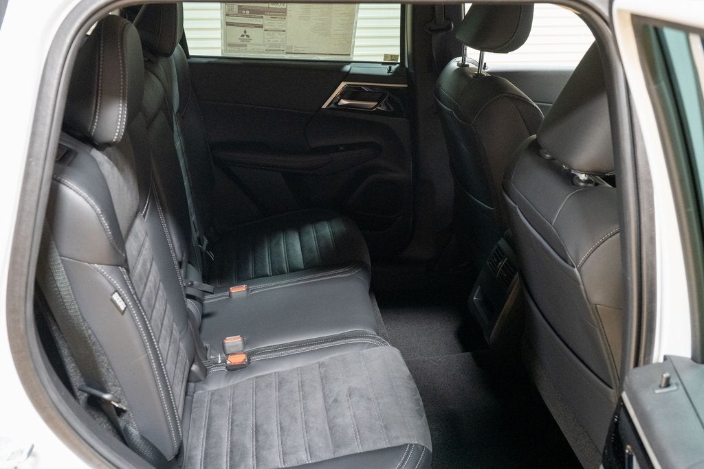 2025 Mitsubishi Outlander PHEV SE