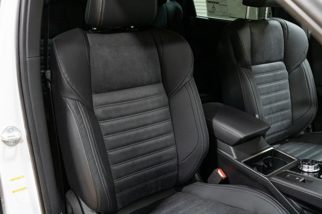 2025 Mitsubishi Outlander PHEV SE