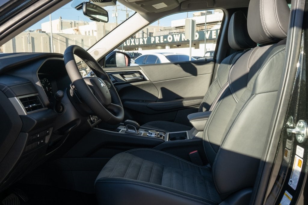 2025 Mitsubishi Outlander PHEV Base