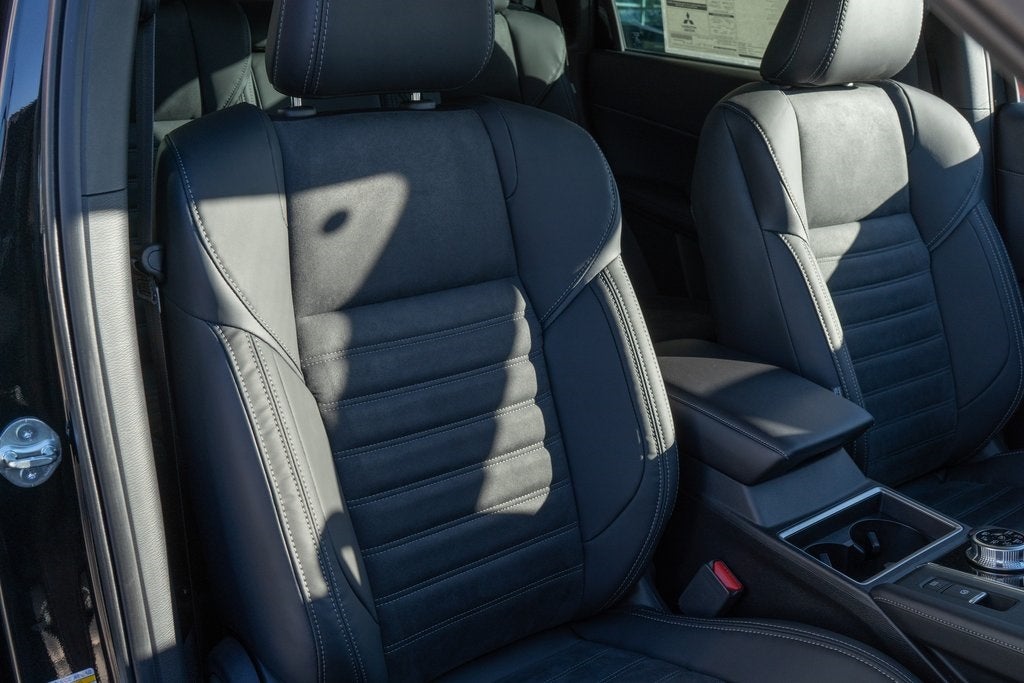 2025 Mitsubishi Outlander PHEV Base