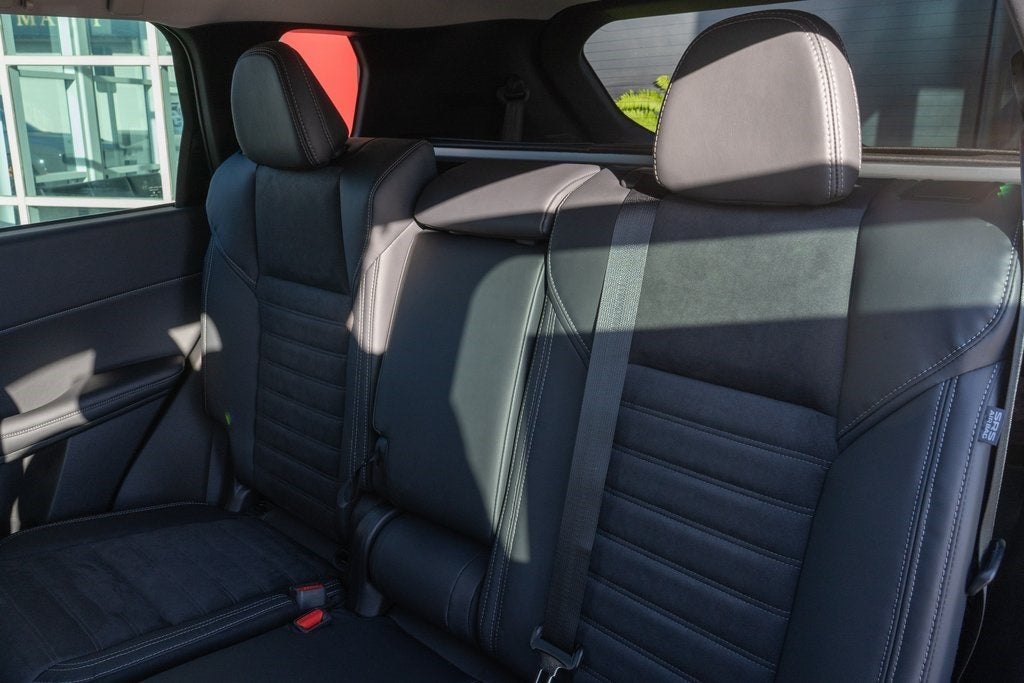 2025 Mitsubishi Outlander PHEV Base