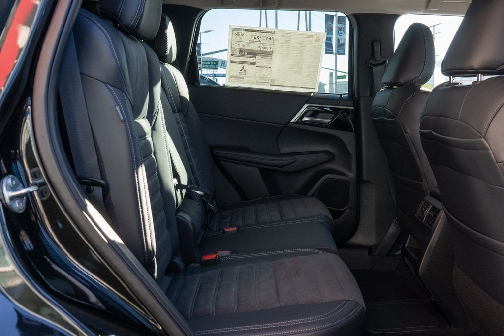 2025 Mitsubishi Outlander PHEV Base