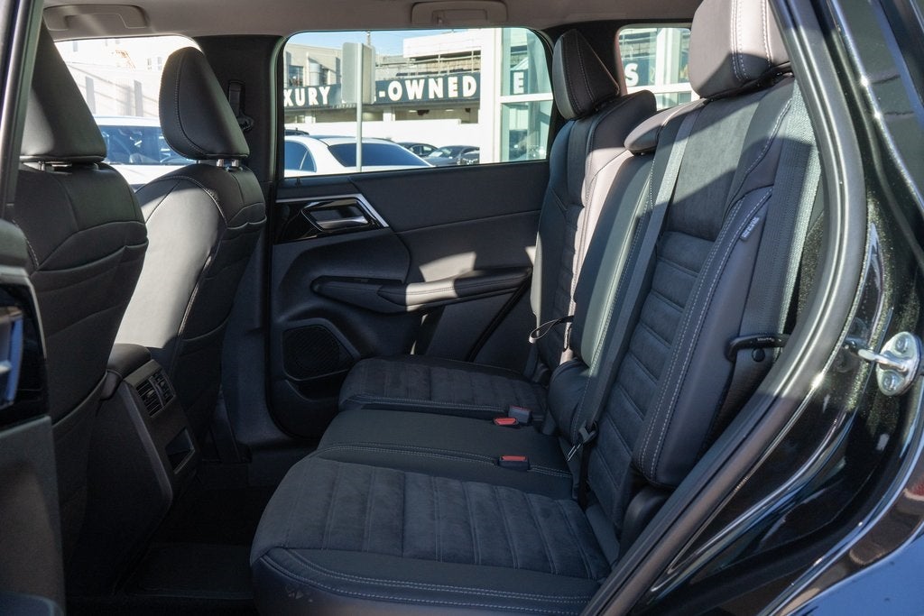 2025 Mitsubishi Outlander PHEV Base