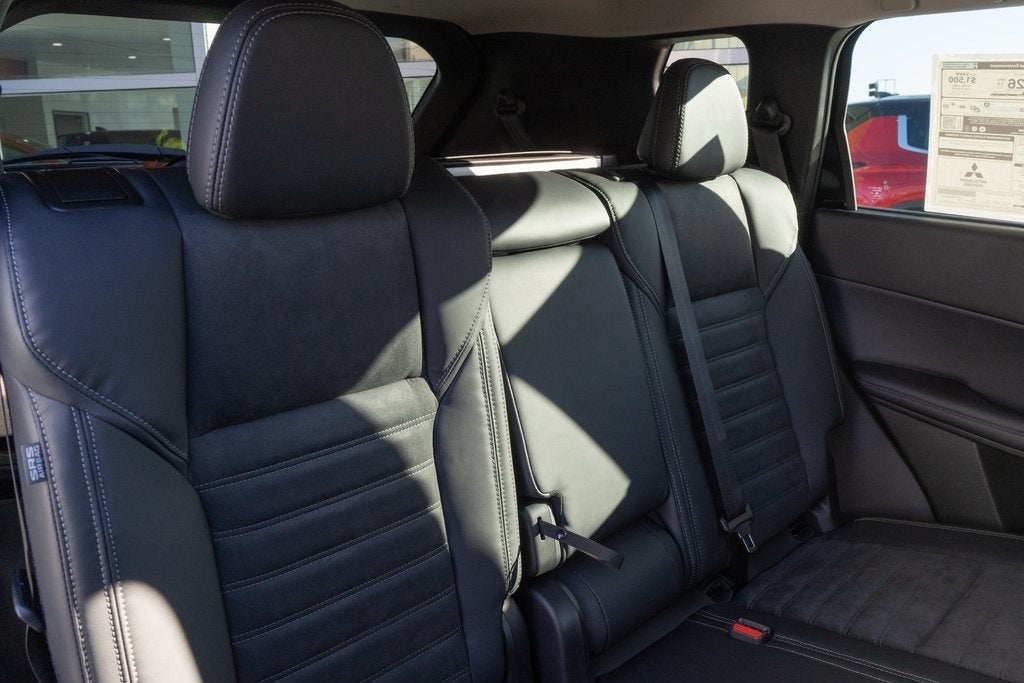 2025 Mitsubishi Outlander PHEV SE