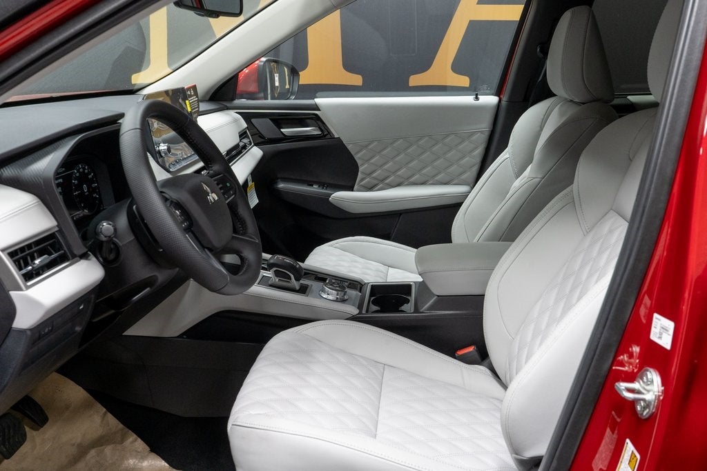 2025 Mitsubishi Outlander PHEV SEL