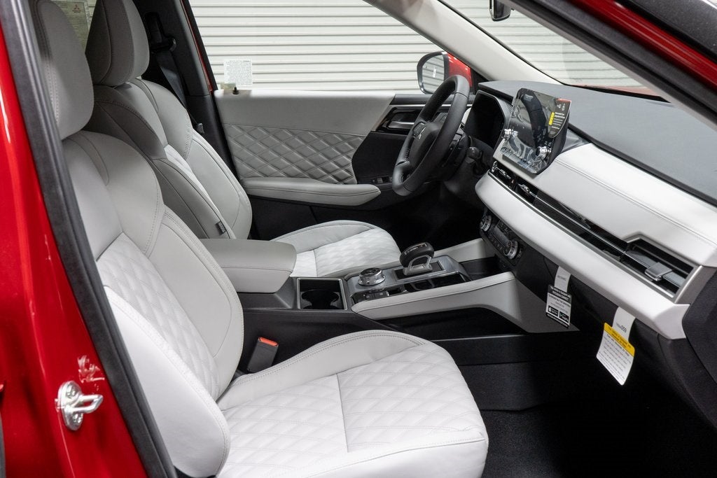 2025 Mitsubishi Outlander PHEV SEL